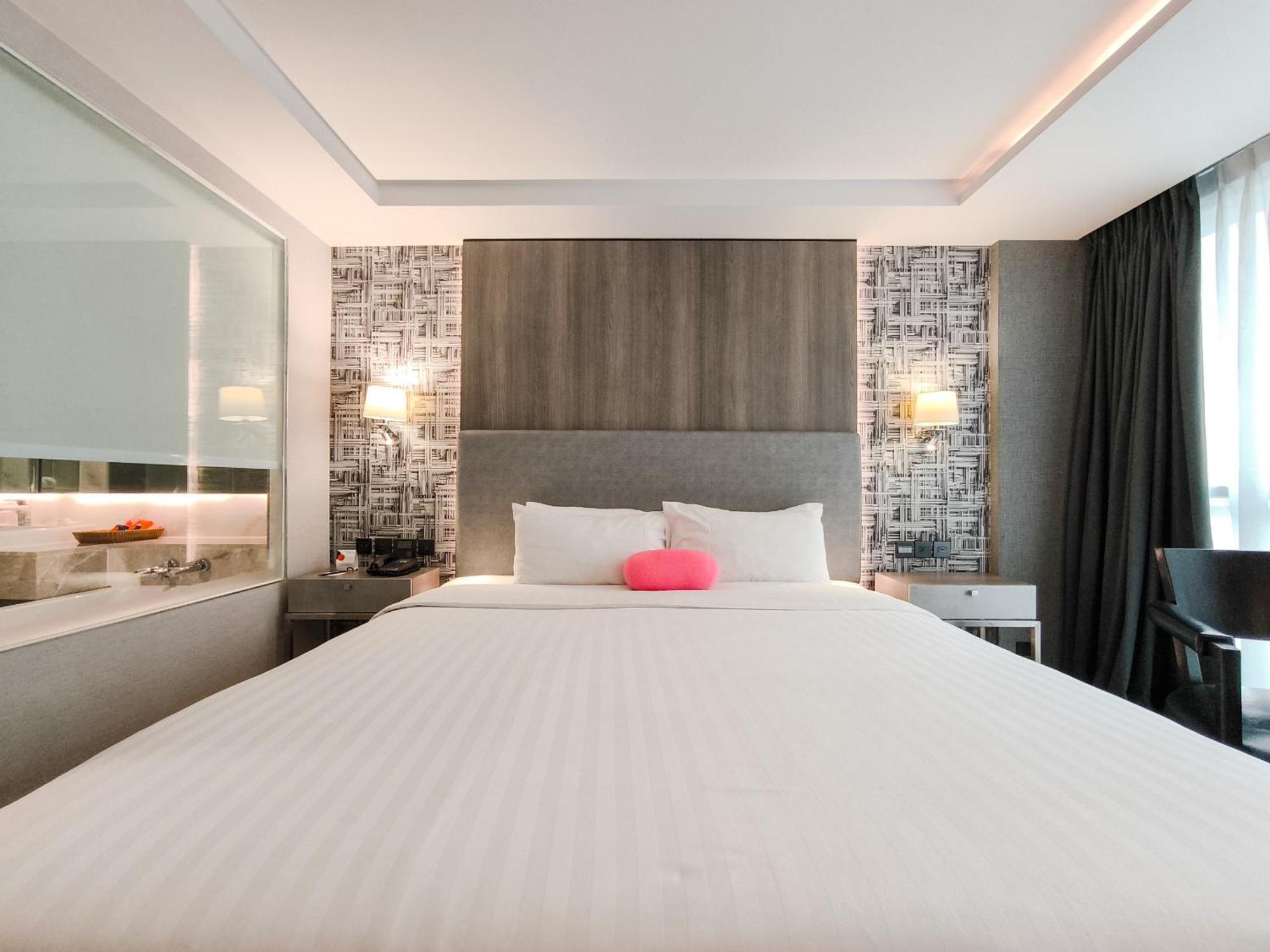 Citrus Suites Sukhumvit 6 By Compass Hospitality Бангкок Экстерьер фото
