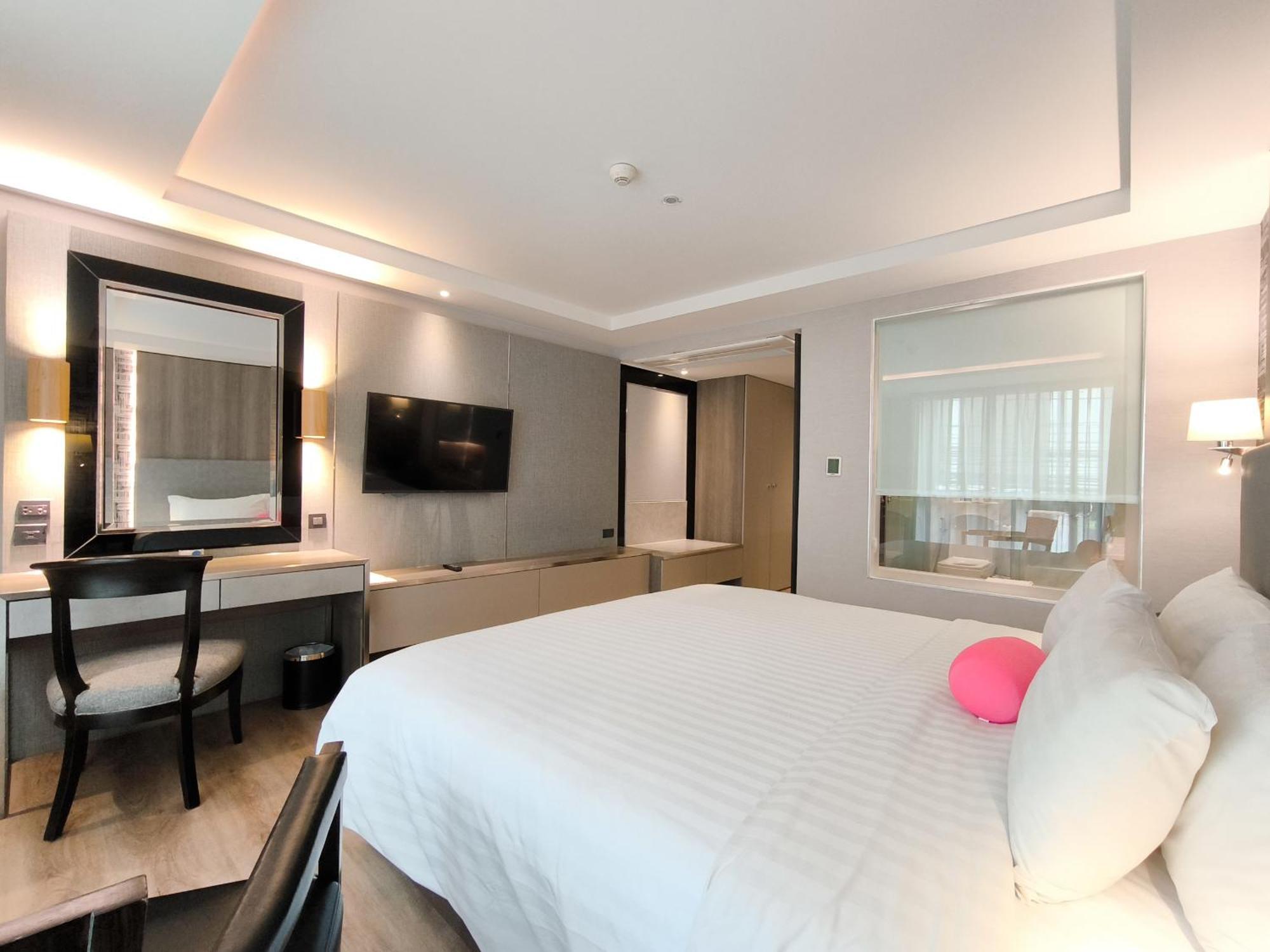 Citrus Suites Sukhumvit 6 By Compass Hospitality Бангкок Экстерьер фото