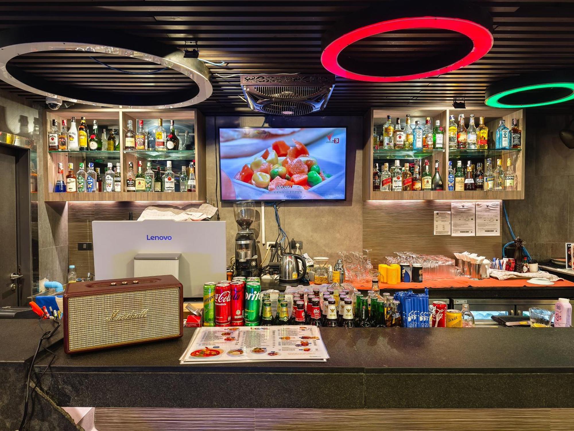Citrus Suites Sukhumvit 6 By Compass Hospitality Бангкок Экстерьер фото