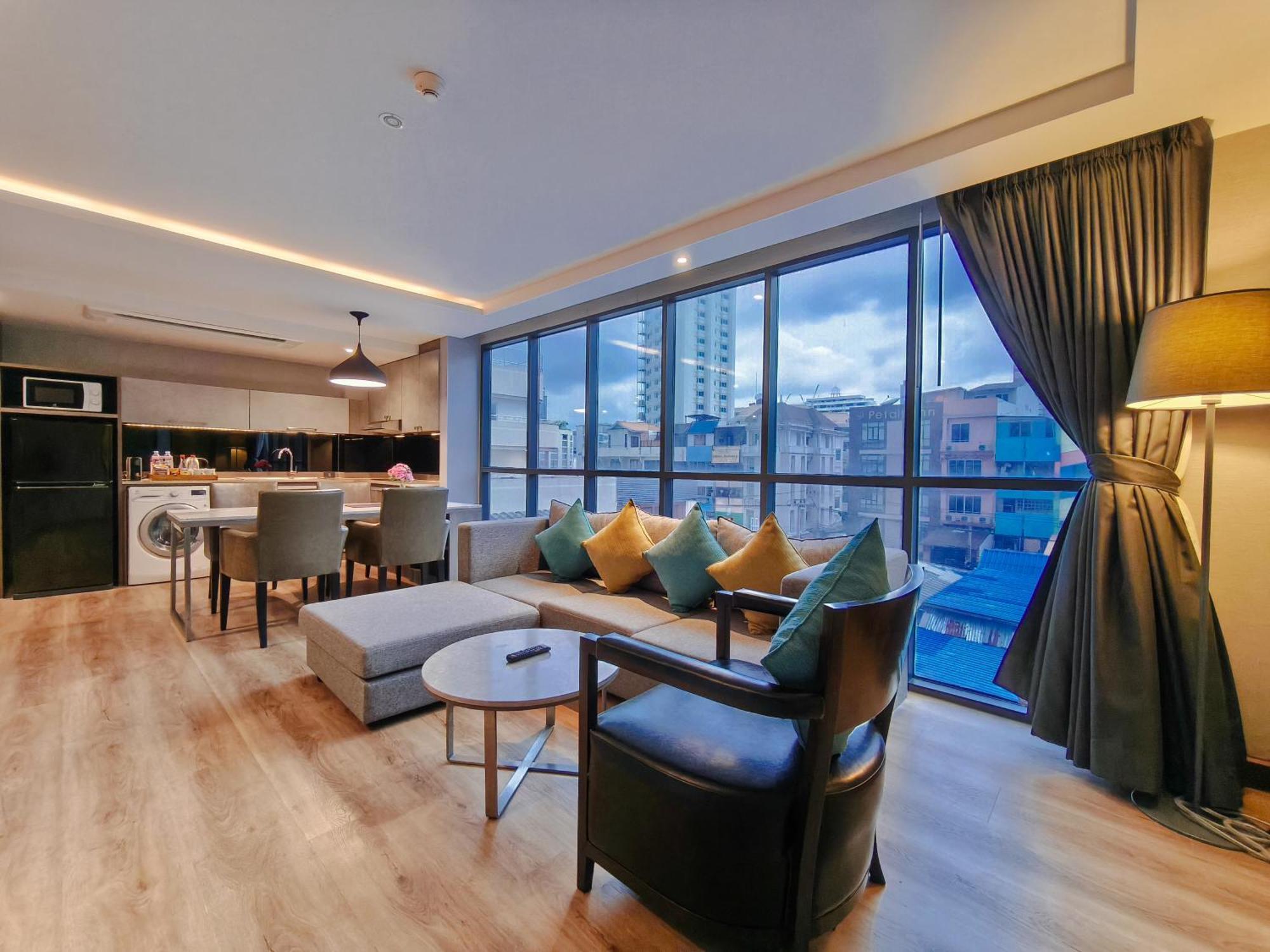 Citrus Suites Sukhumvit 6 By Compass Hospitality Бангкок Экстерьер фото