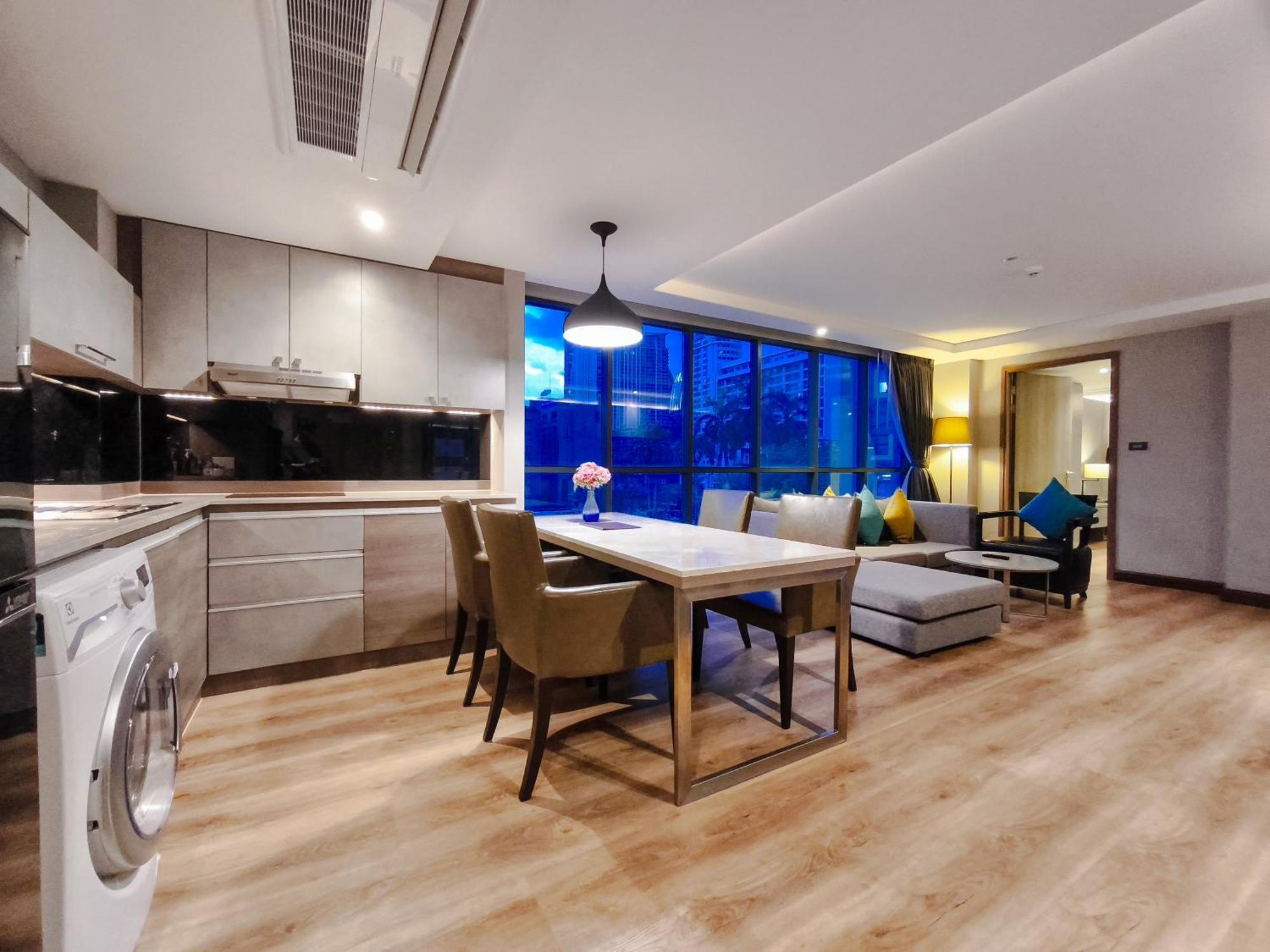 Citrus Suites Sukhumvit 6 By Compass Hospitality Бангкок Экстерьер фото