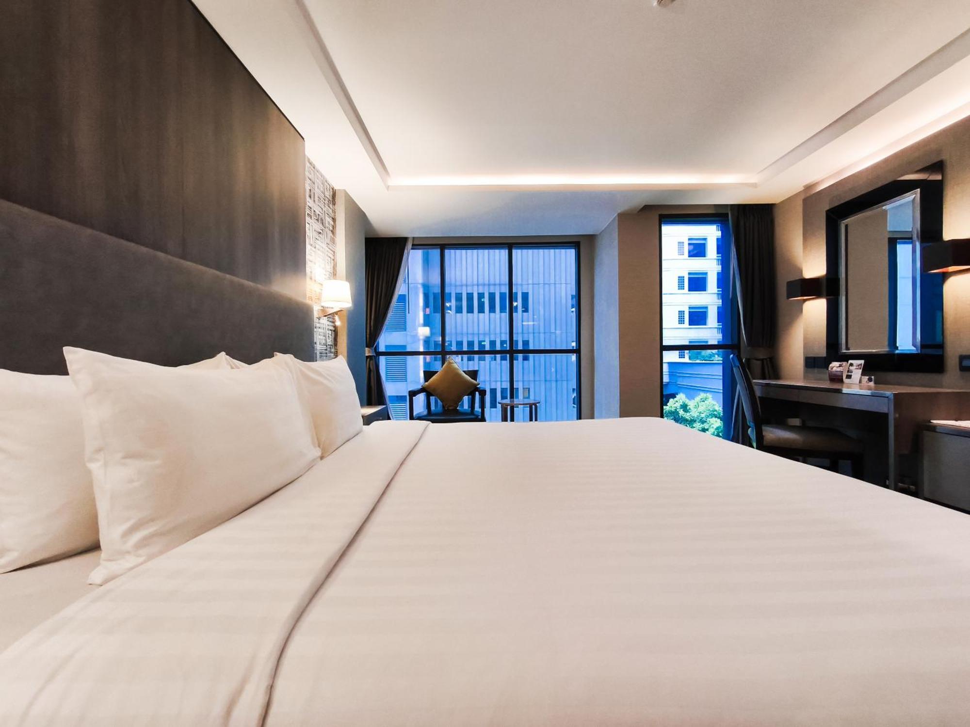 Citrus Suites Sukhumvit 6 By Compass Hospitality Бангкок Экстерьер фото