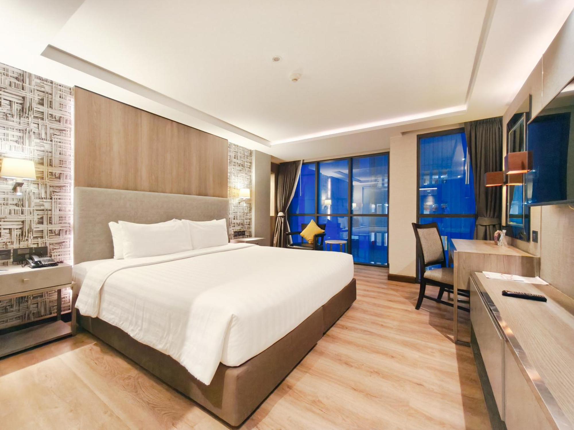 Citrus Suites Sukhumvit 6 By Compass Hospitality Бангкок Экстерьер фото