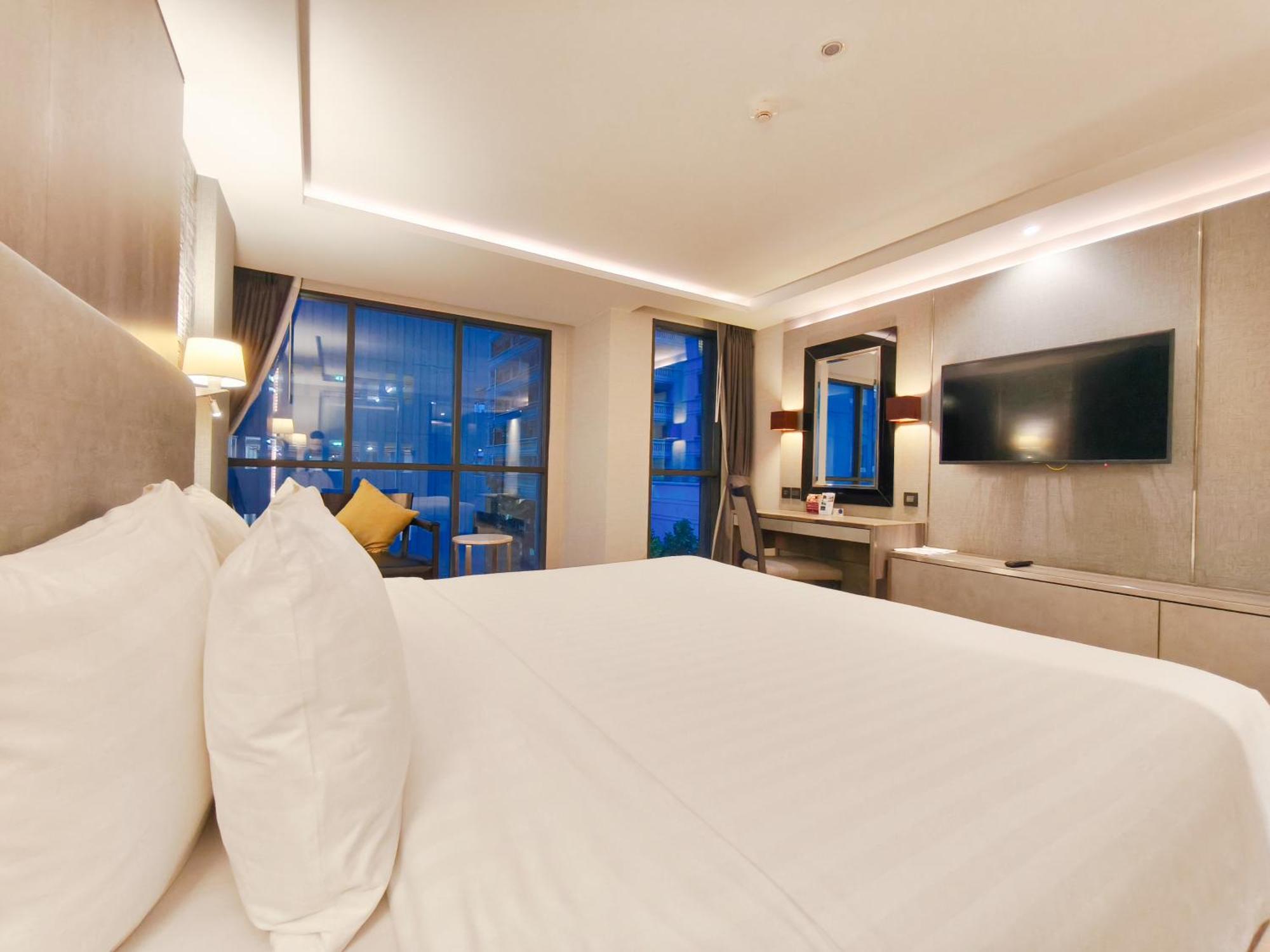 Citrus Suites Sukhumvit 6 By Compass Hospitality Бангкок Экстерьер фото