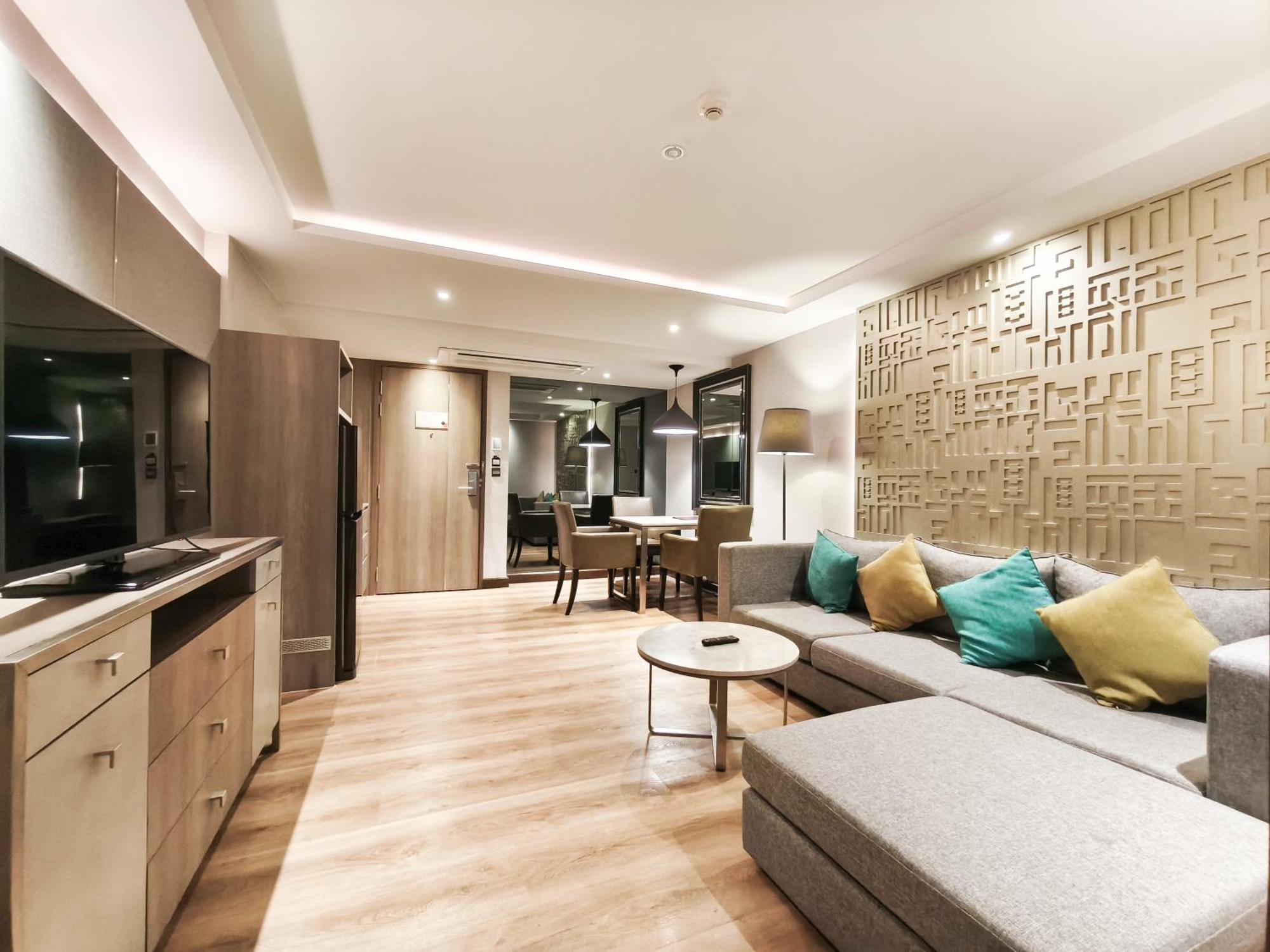 Citrus Suites Sukhumvit 6 By Compass Hospitality Бангкок Экстерьер фото