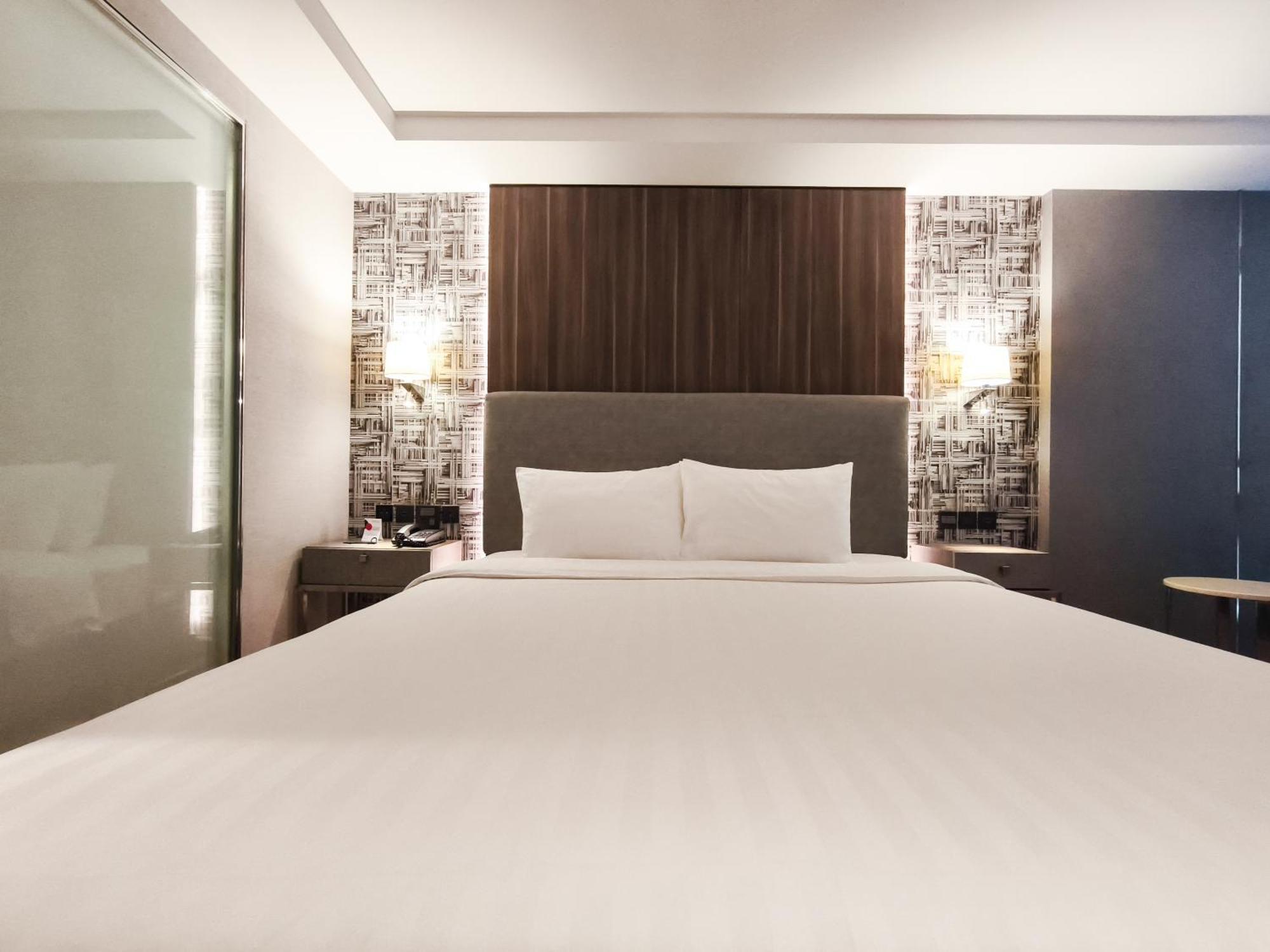 Citrus Suites Sukhumvit 6 By Compass Hospitality Бангкок Экстерьер фото